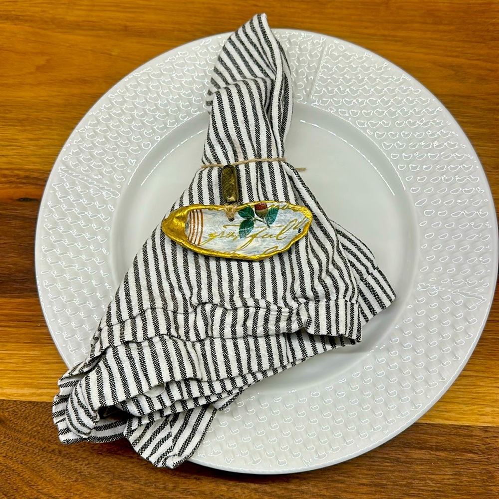 SET of 4 COASTAL Oyster SEASHELL ORNAMENTS / Napkin Rings Thanksgiving phrases